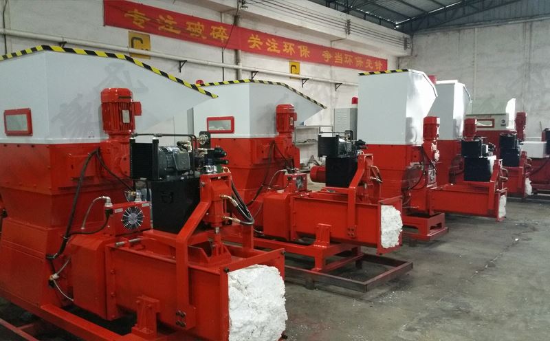 大型EPS泡沫壓實機生產車間